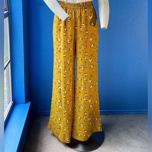 ModCloth mustard yellow wide leg pants with pockets. Size S